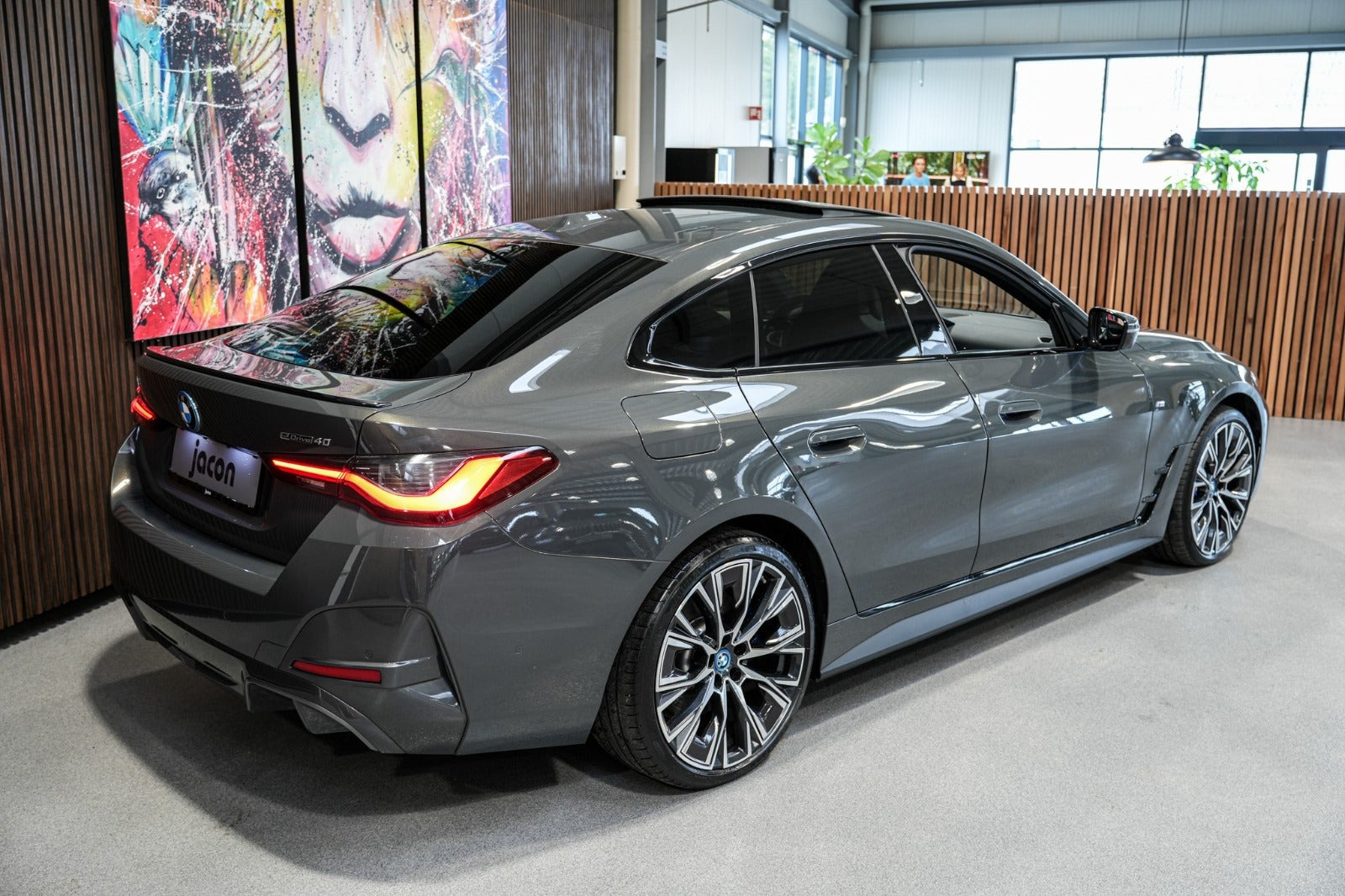 Grå BMW i4 fra 2023
