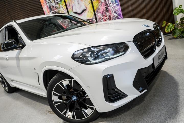 Hvid BMW iX3 fra 2022