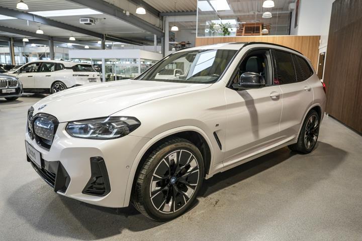 Hvid BMW iX3 fra 2022