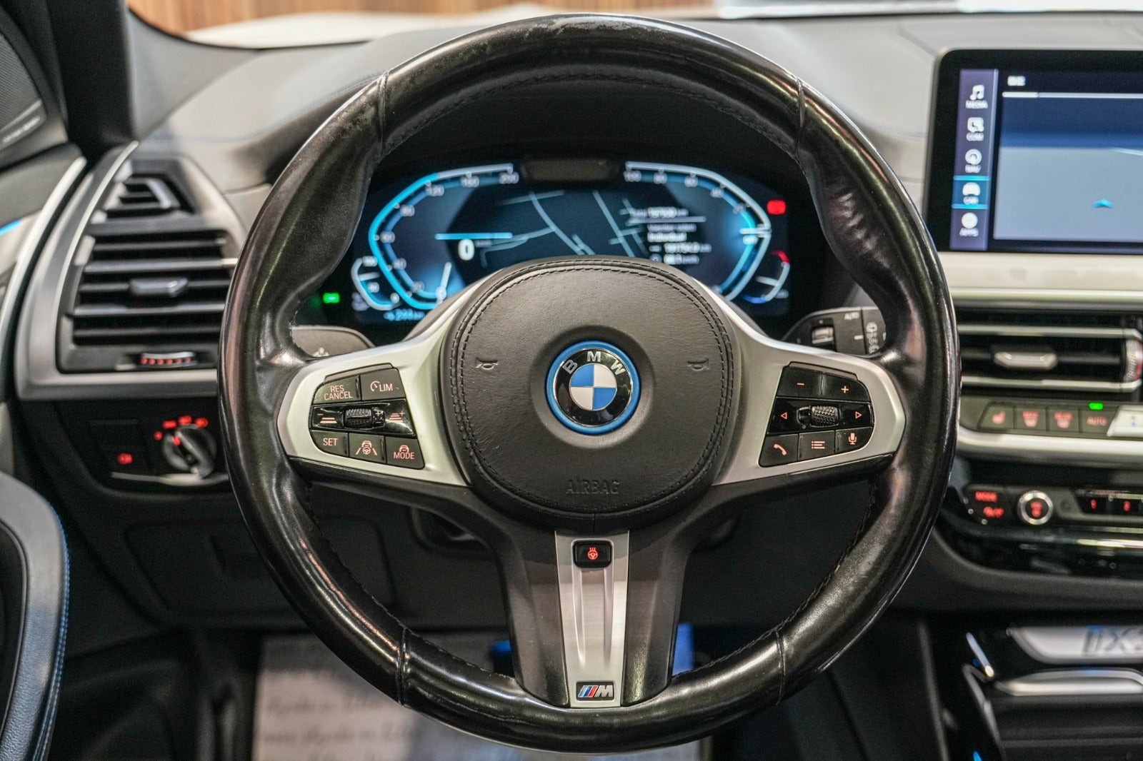 Hvid BMW iX3 fra 2022