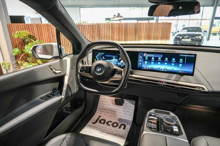 Hvid BMW iX fra 2023