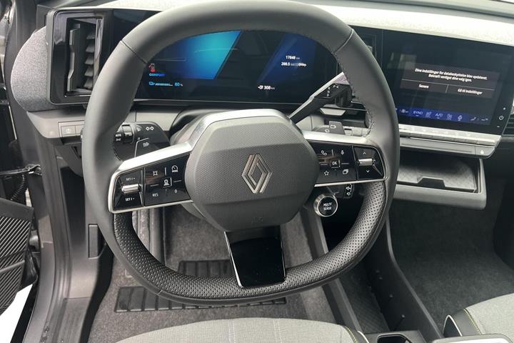 Grå Renault Megane E-Tech fra 2025