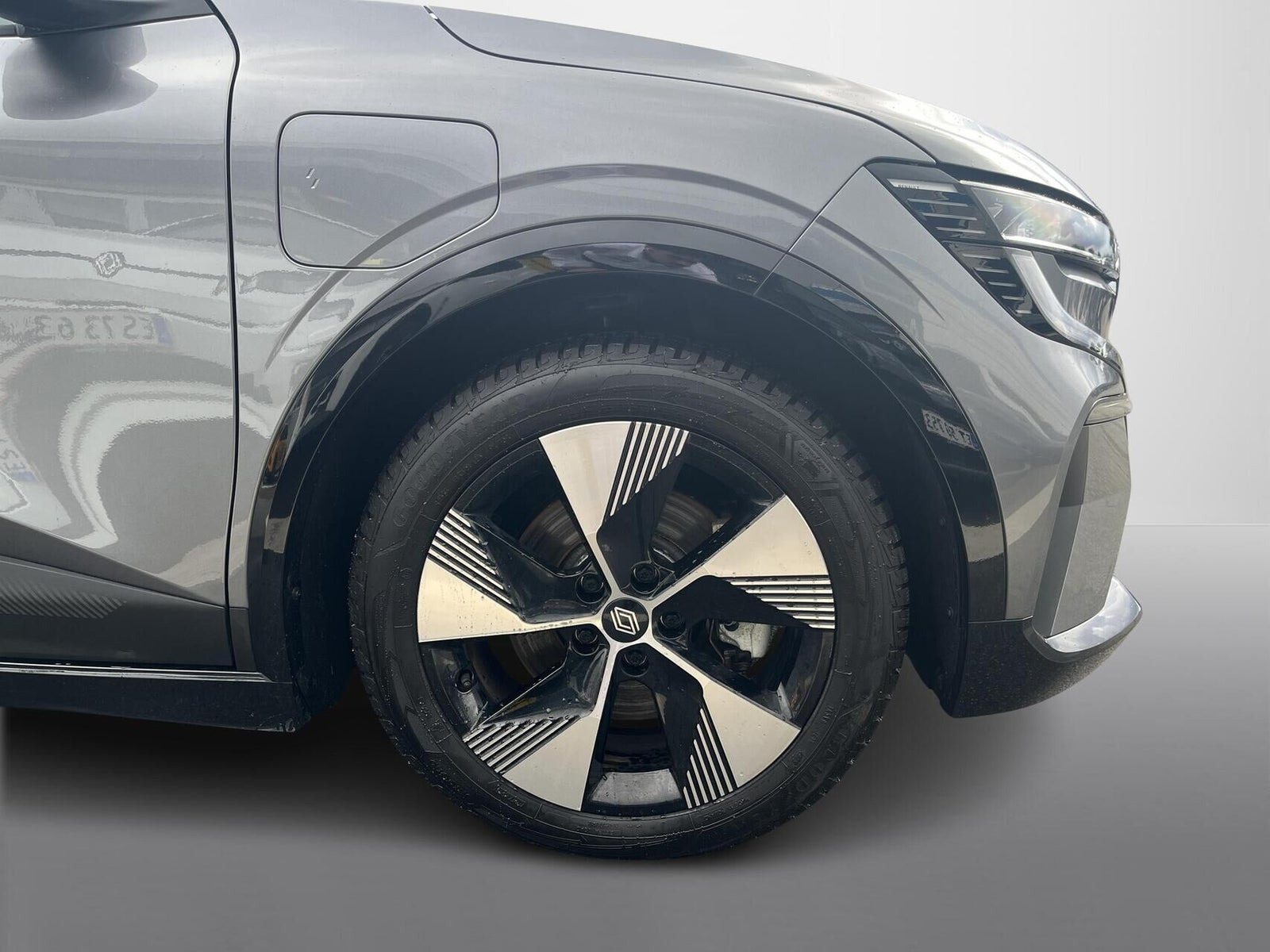 Grå Renault Megane E-Tech fra 2025