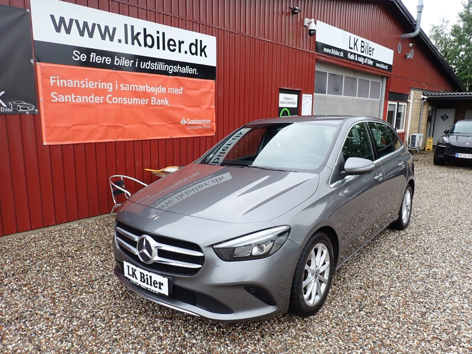 Grå Mercedes B200 d fra 2020