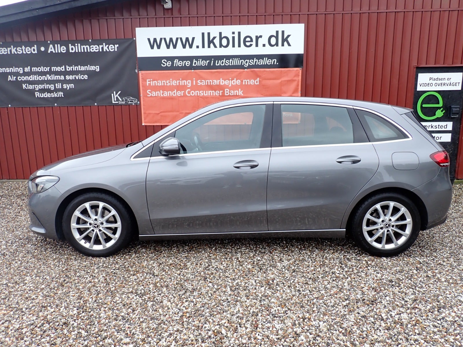 Grå Mercedes B200 d fra 2020