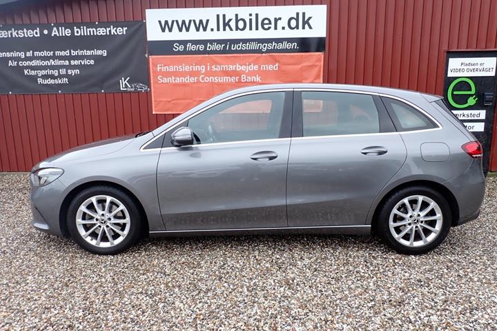 Grå Mercedes B200 d fra 2020