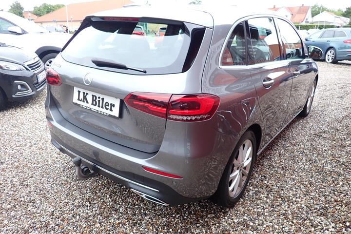 Grå Mercedes B200 d fra 2020