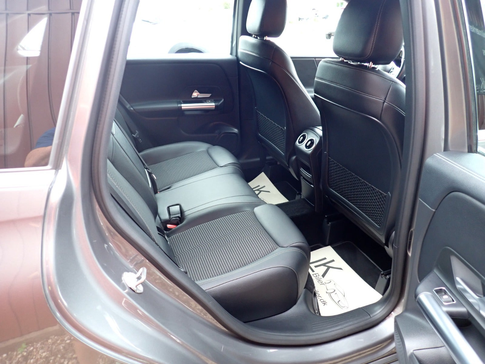 Grå Mercedes B200 d fra 2020