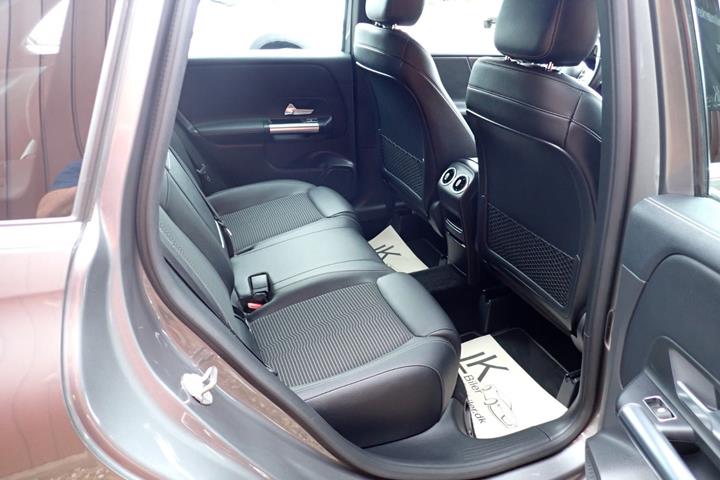 Grå Mercedes B200 d fra 2020