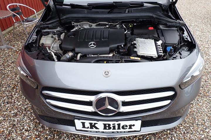 Grå Mercedes B200 d fra 2020