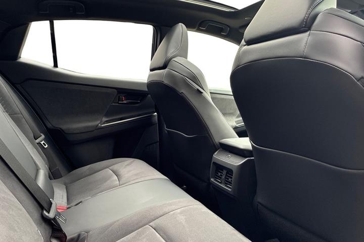Sort Toyota C-HR+ fra 2026