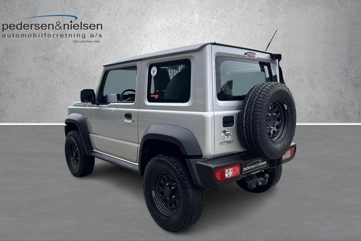 Sølv Suzuki Jimny fra 2025