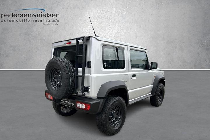 Sølv Suzuki Jimny fra 2025
