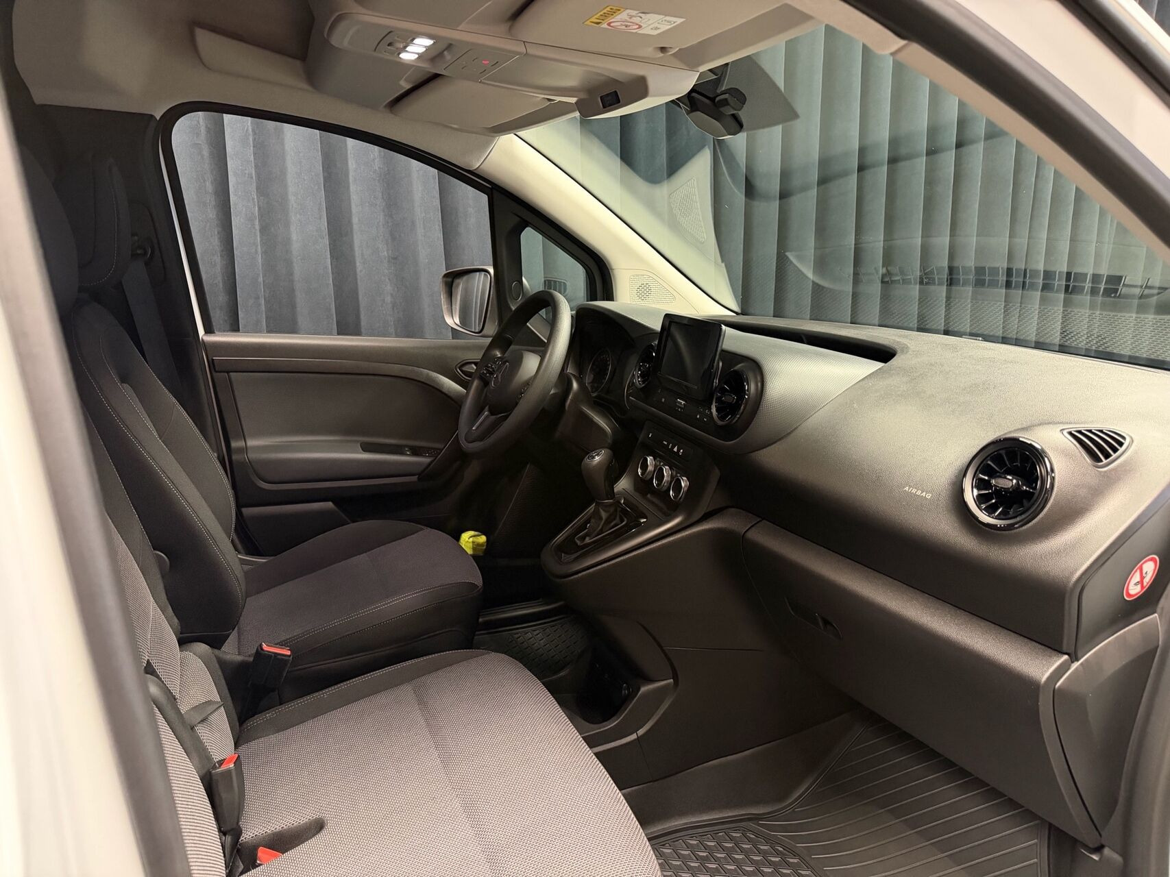 Hvid Mercedes eCitan fra 2023