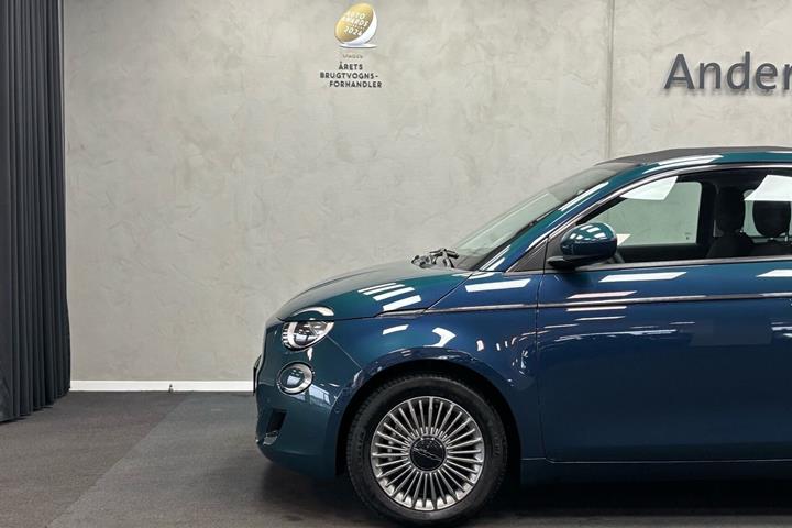 Grøn Fiat 500e fra 2023
