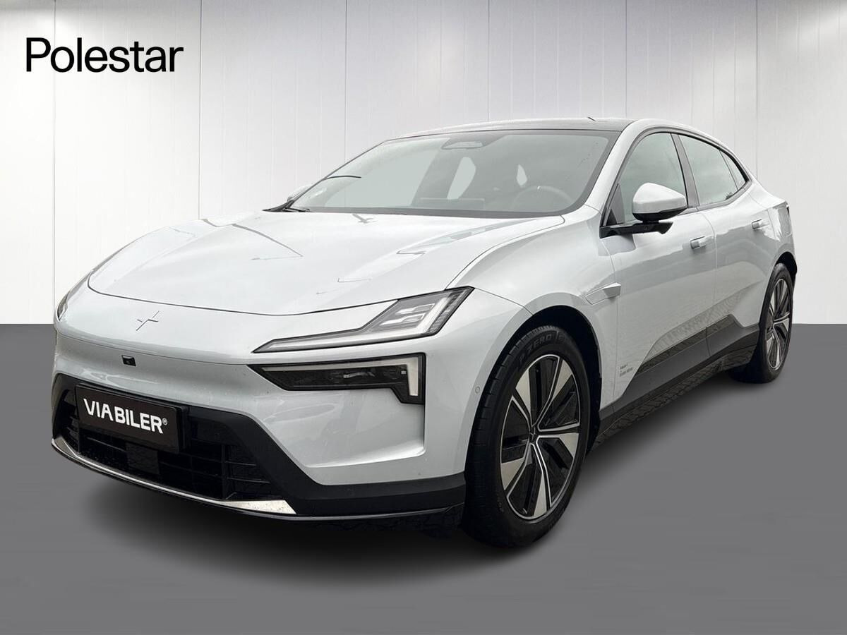 Grå Polestar 4 fra 2026
