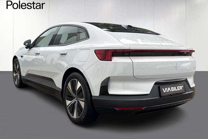 Grå Polestar 4 fra 2026