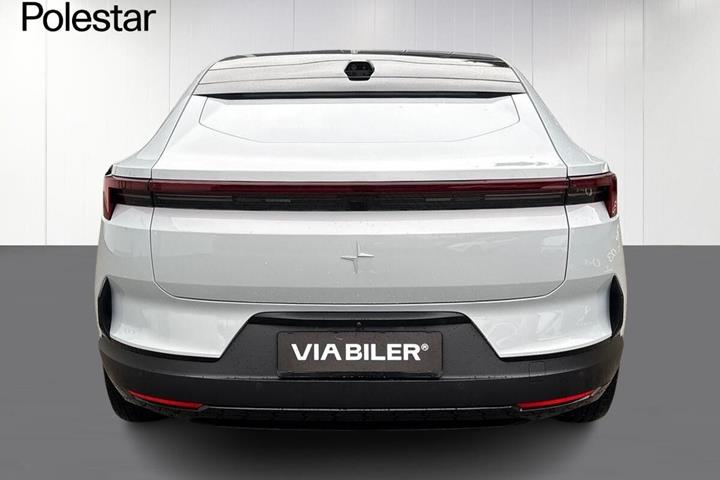 Grå Polestar 4 fra 2026