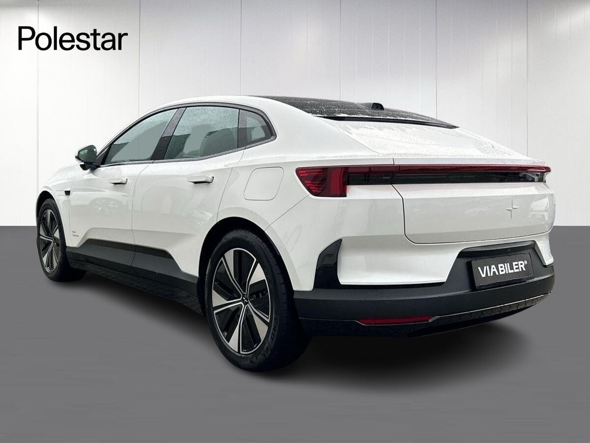 Hvid Polestar 4 fra 2026