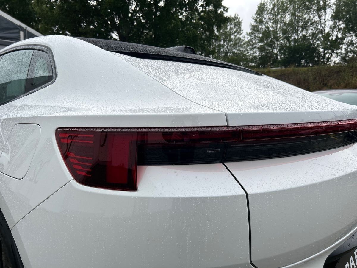 Hvid Polestar 4 fra 2026