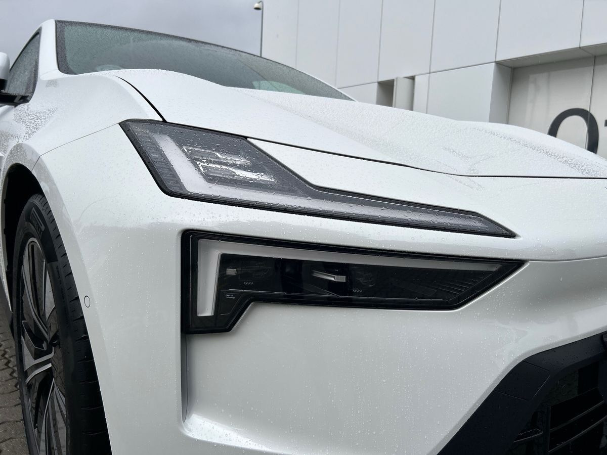 Hvid Polestar 4 fra 2026