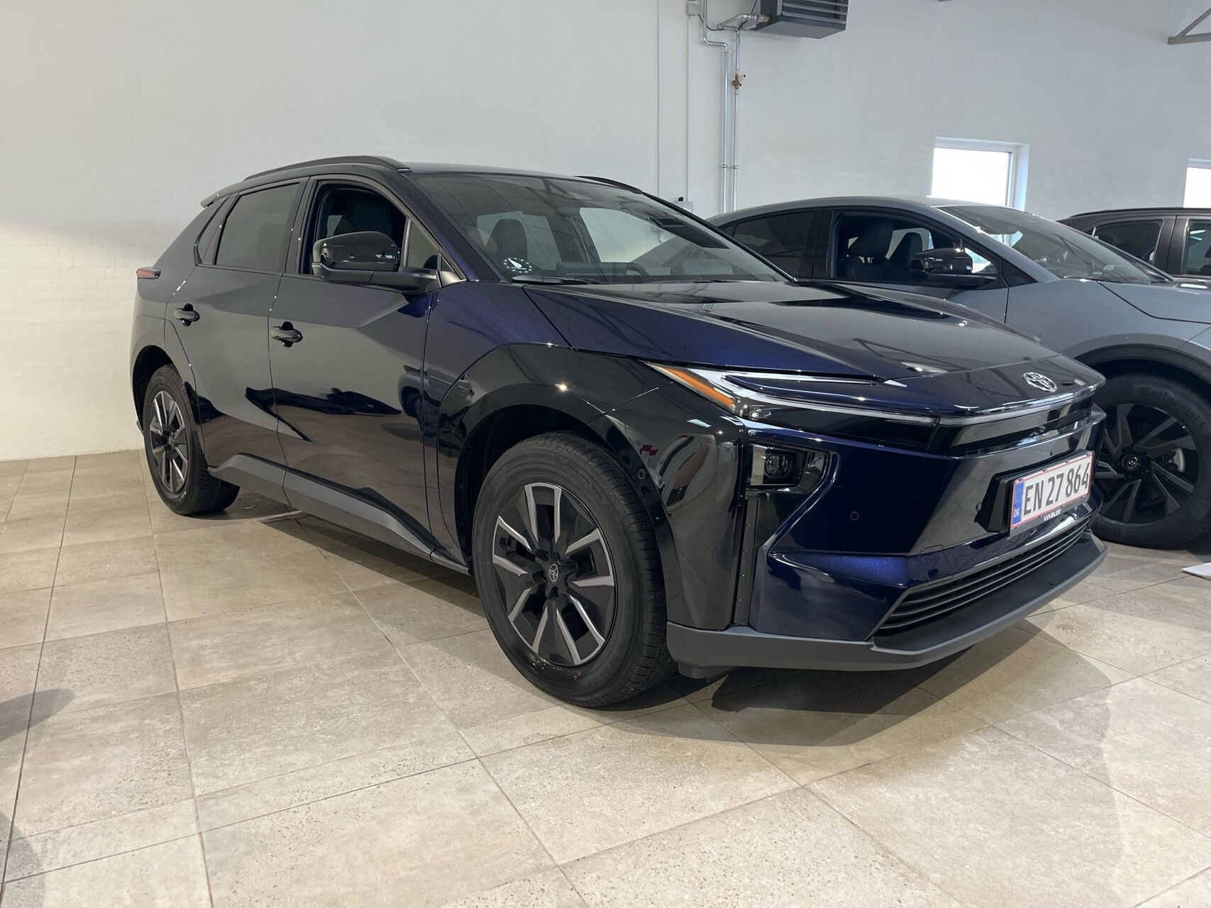 Blå Toyota BZ4X fra 2026