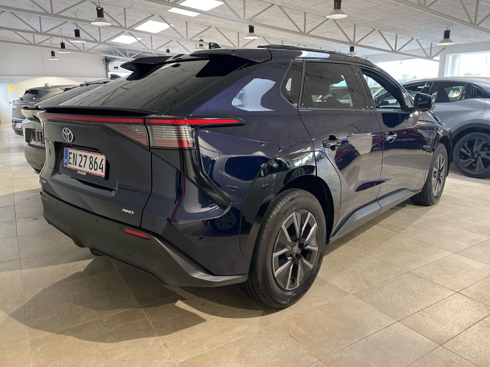 Blå Toyota BZ4X fra 2026