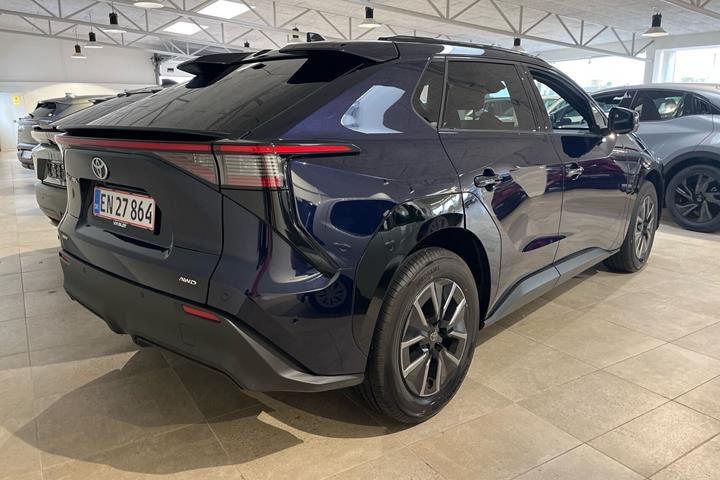 Blå Toyota BZ4X fra 2026
