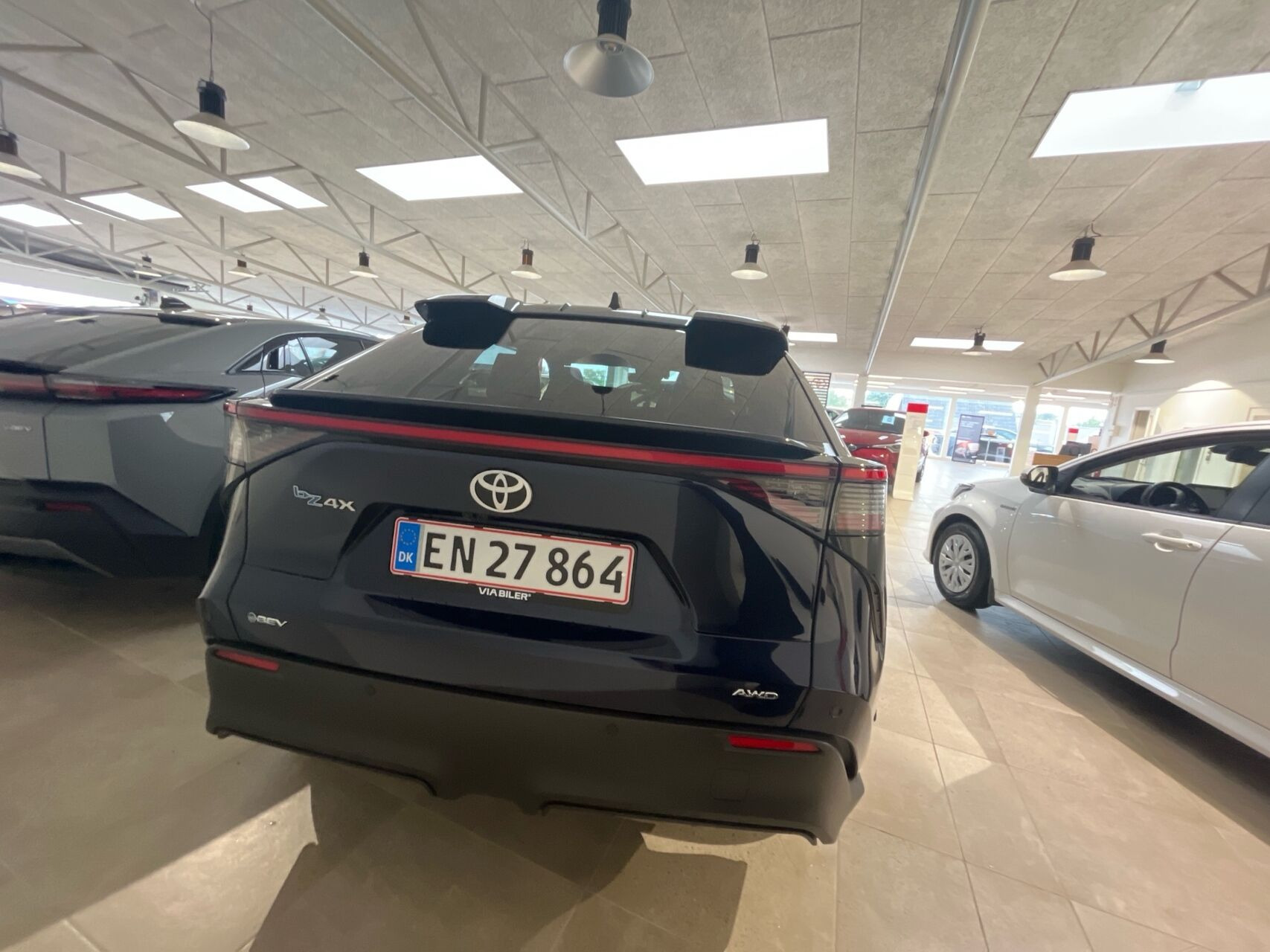 Blå Toyota BZ4X fra 2026