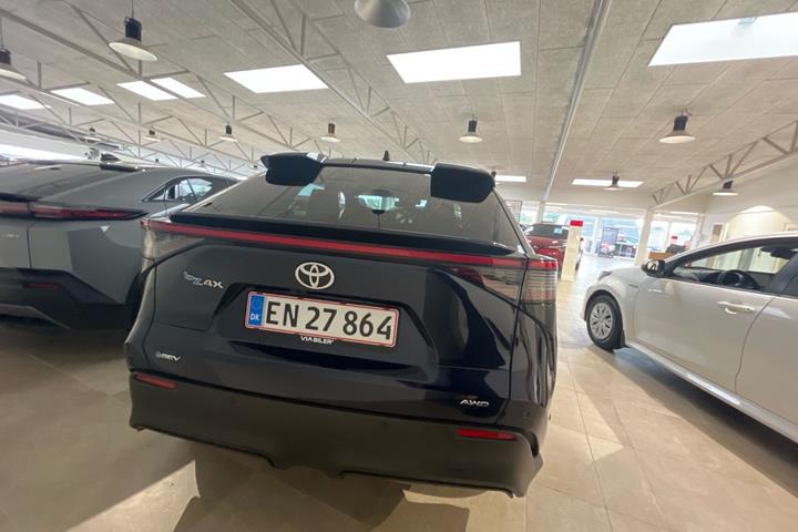 Blå Toyota BZ4X fra 2026