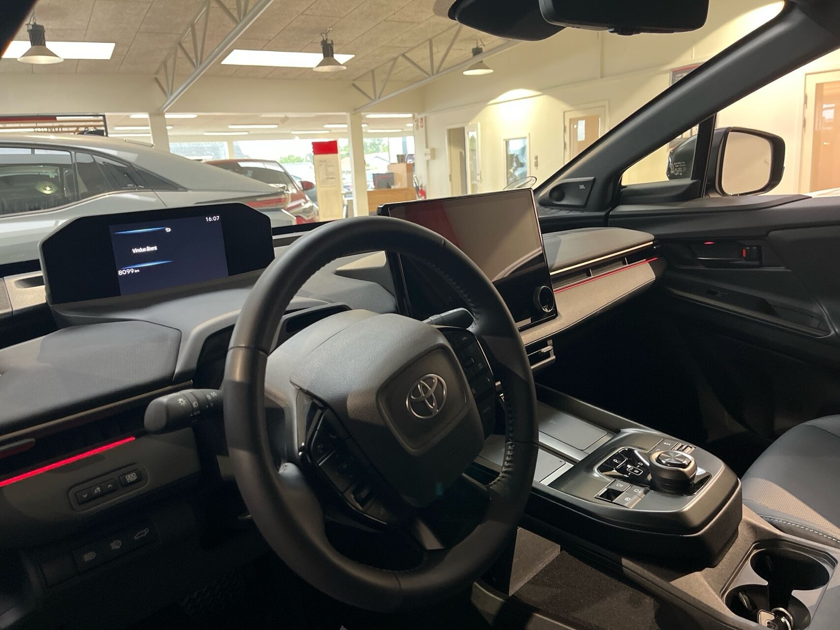 Blå Toyota BZ4X fra 2026