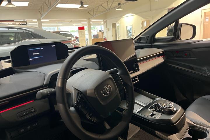 Blå Toyota BZ4X fra 2026