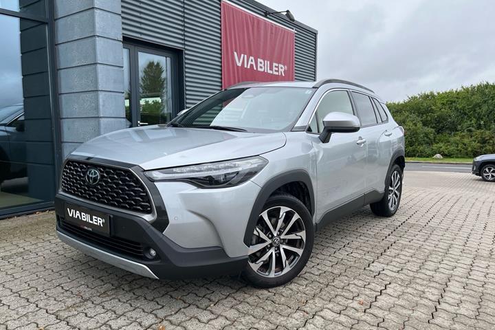 Sølv Toyota Corolla Cross fra 2024
