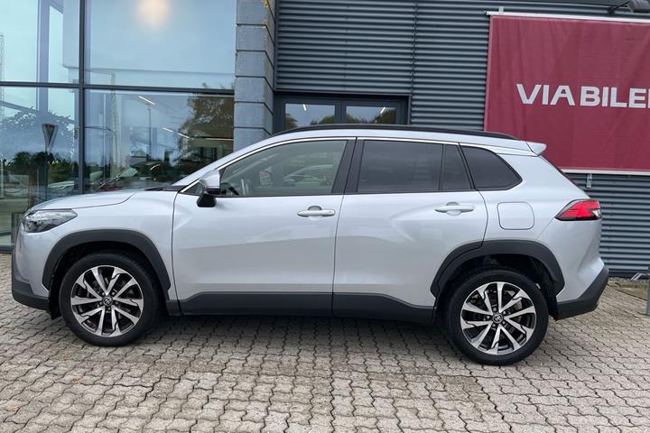 Sølv Toyota Corolla Cross fra 2024