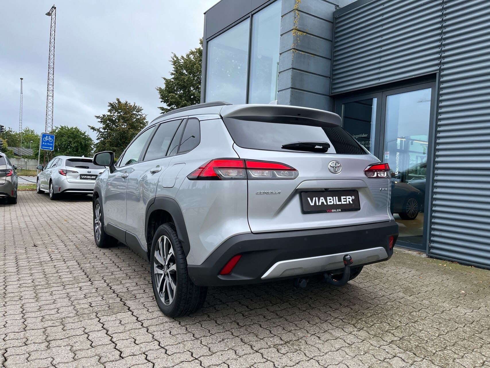 Sølv Toyota Corolla Cross fra 2024