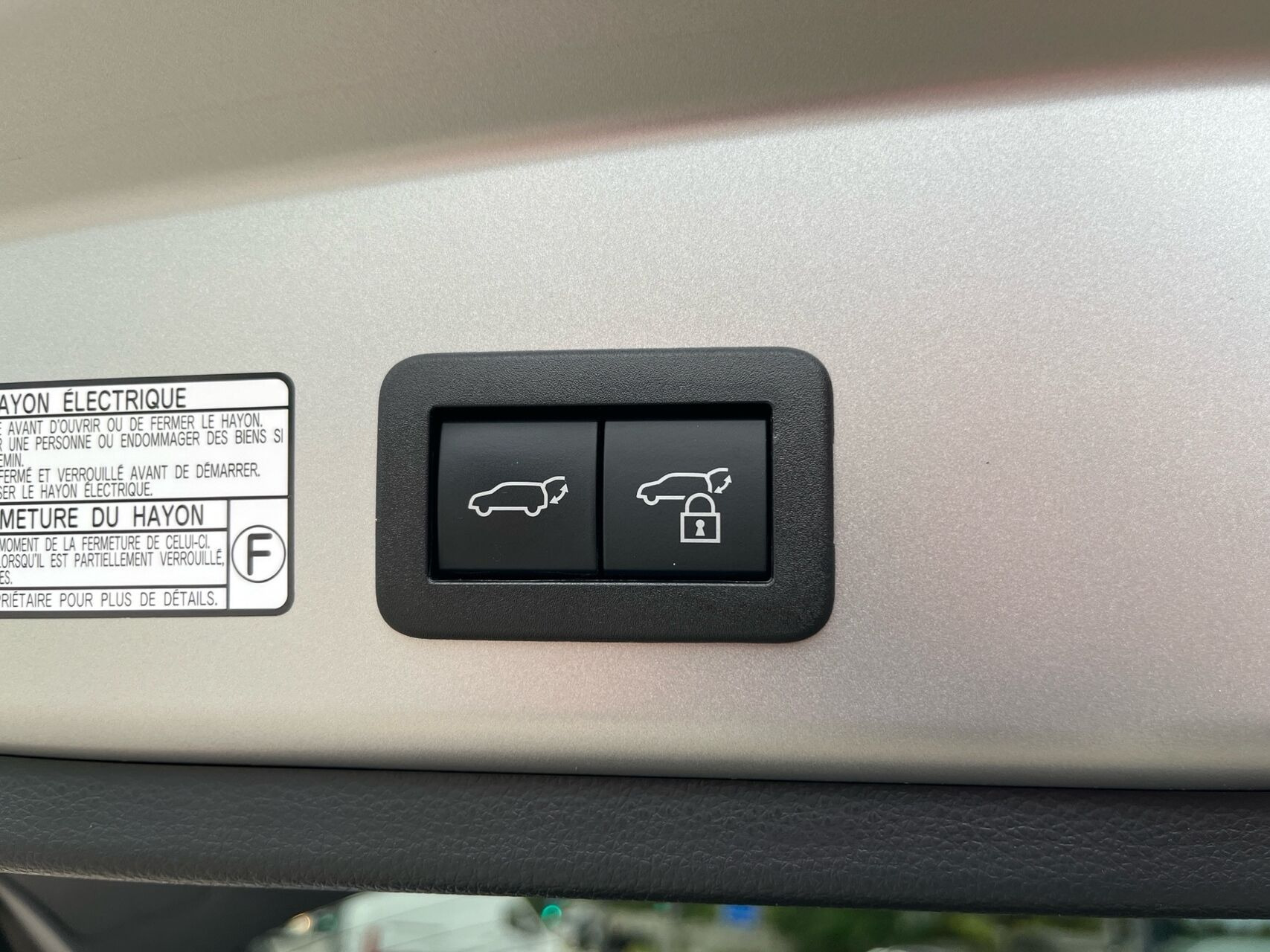 Sølv Toyota Corolla Cross fra 2024