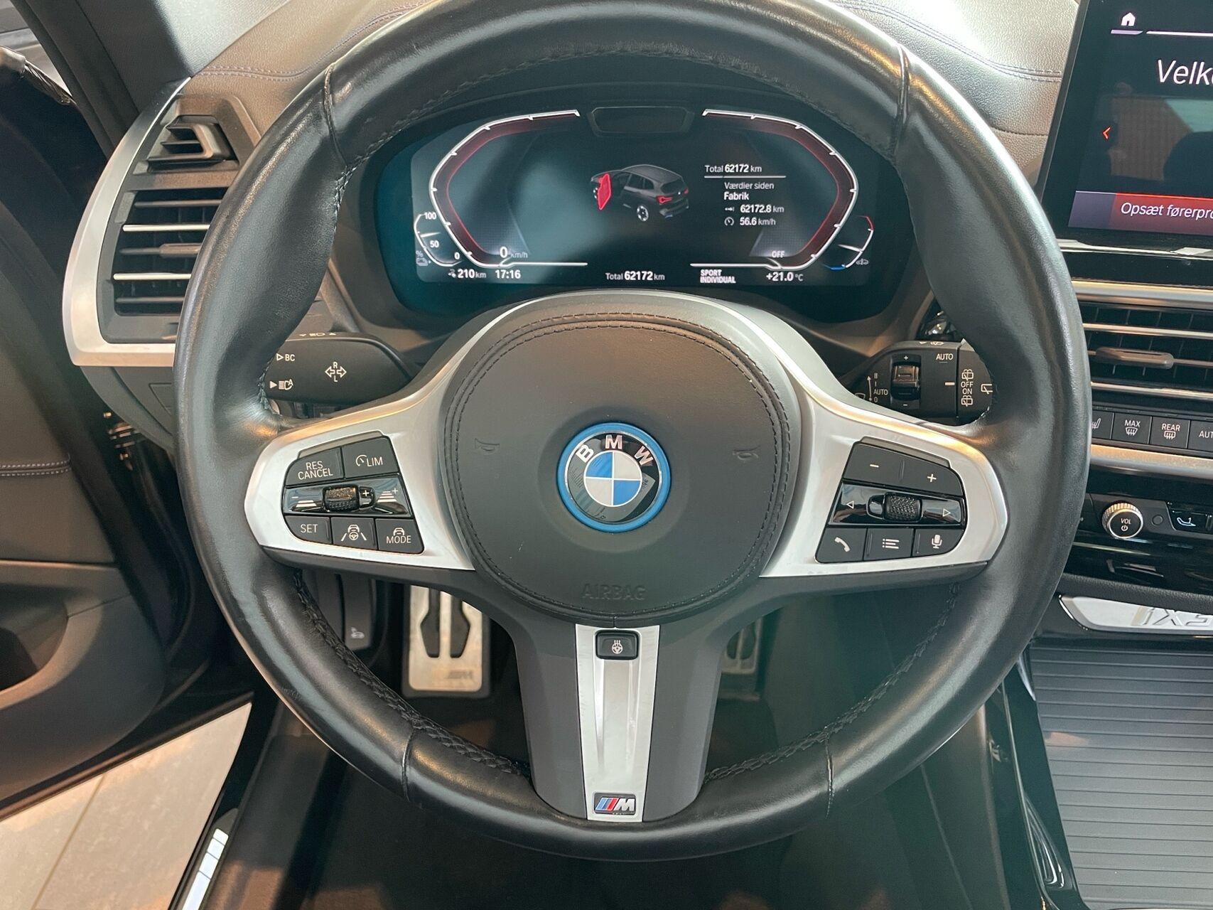 Grå BMW iX3 fra 2023