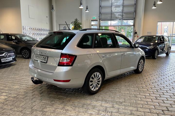 Sølv Skoda Fabia fra 2023
