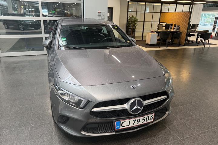Grå Mercedes A180 d fra 2018