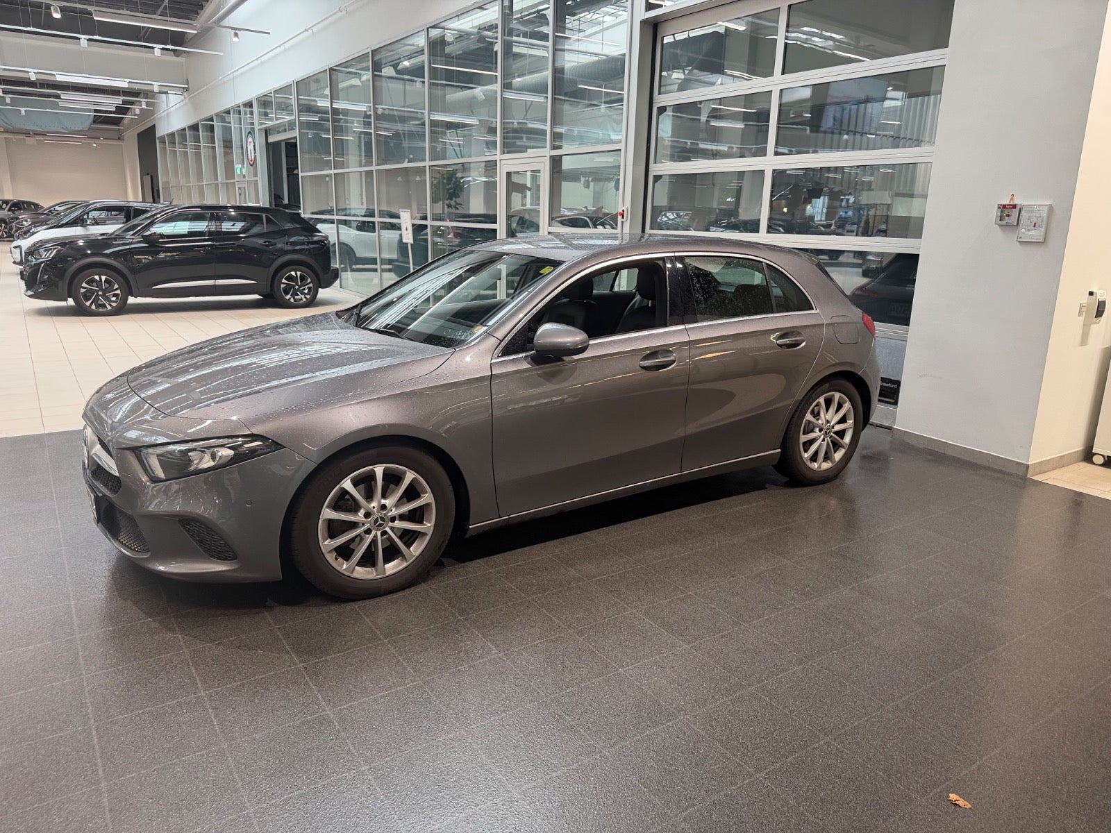 Grå Mercedes A180 d fra 2018