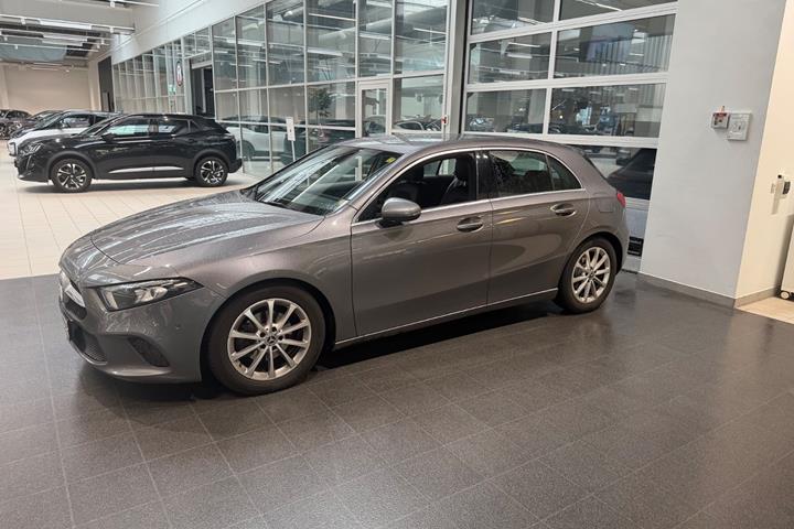 Grå Mercedes A180 d fra 2018