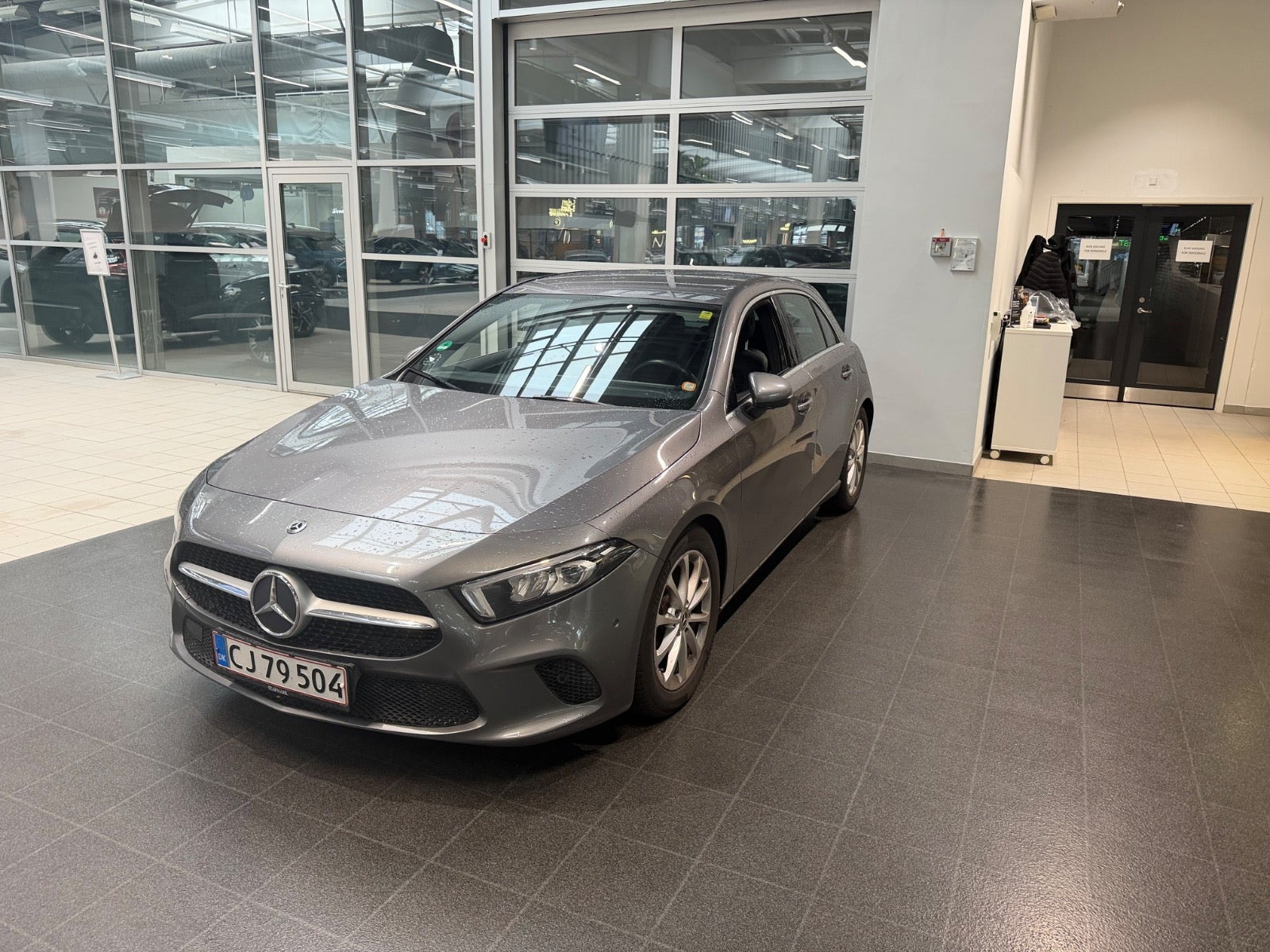 Grå Mercedes A180 d fra 2018