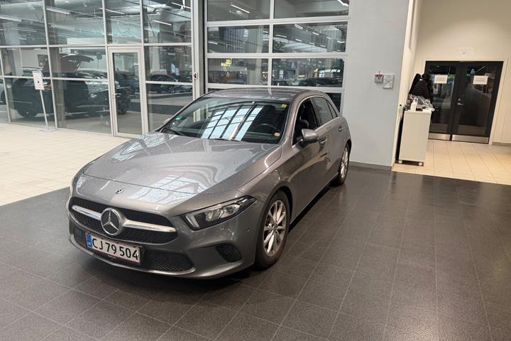 Grå Mercedes A180 d fra 2018