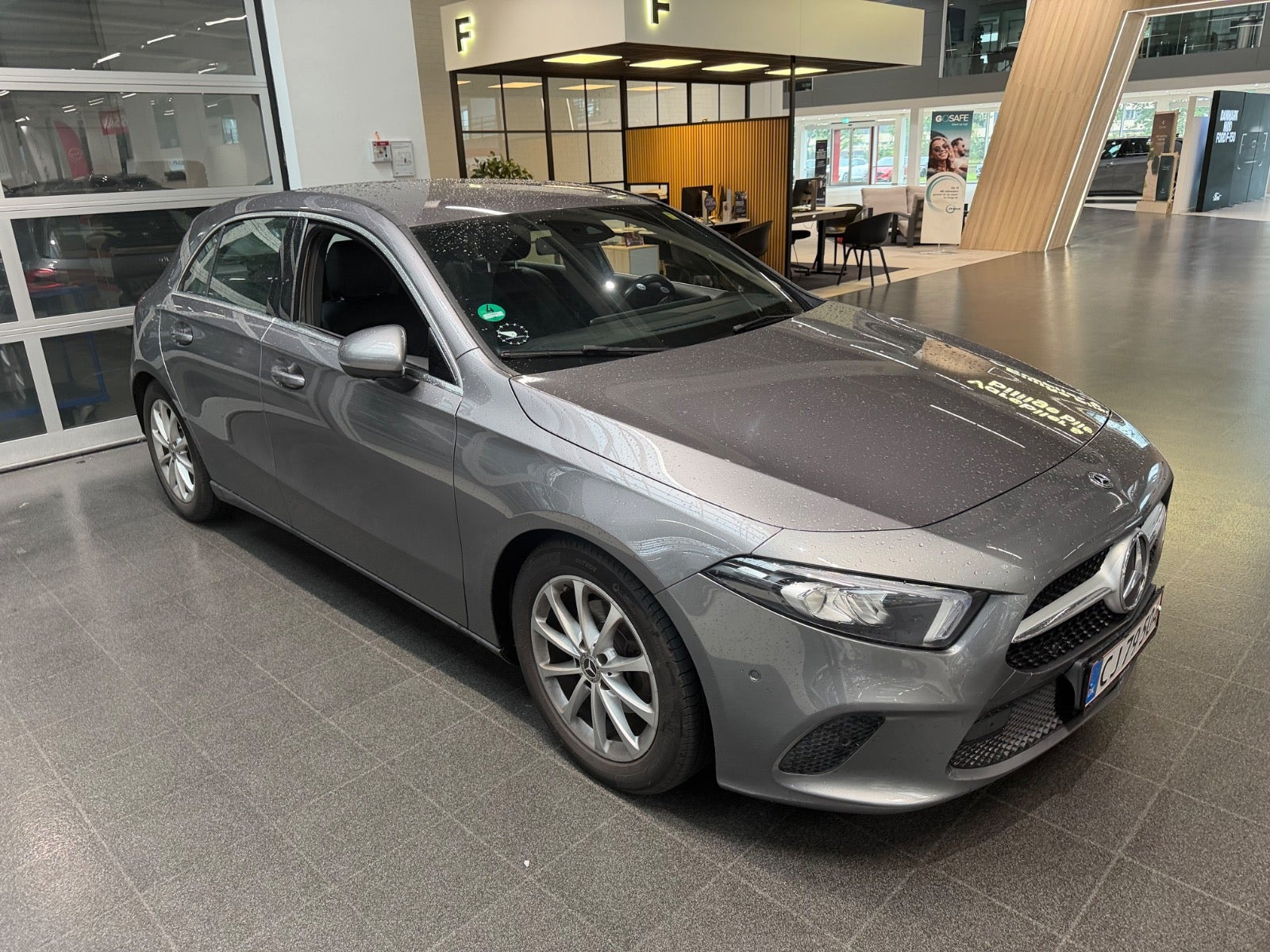 Grå Mercedes A180 d fra 2018