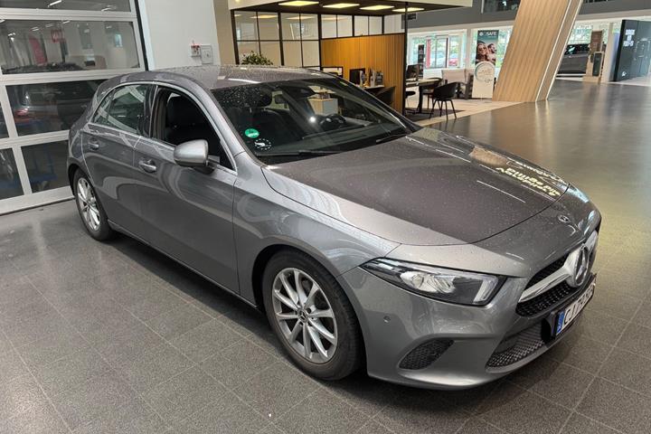 Grå Mercedes A180 d fra 2018