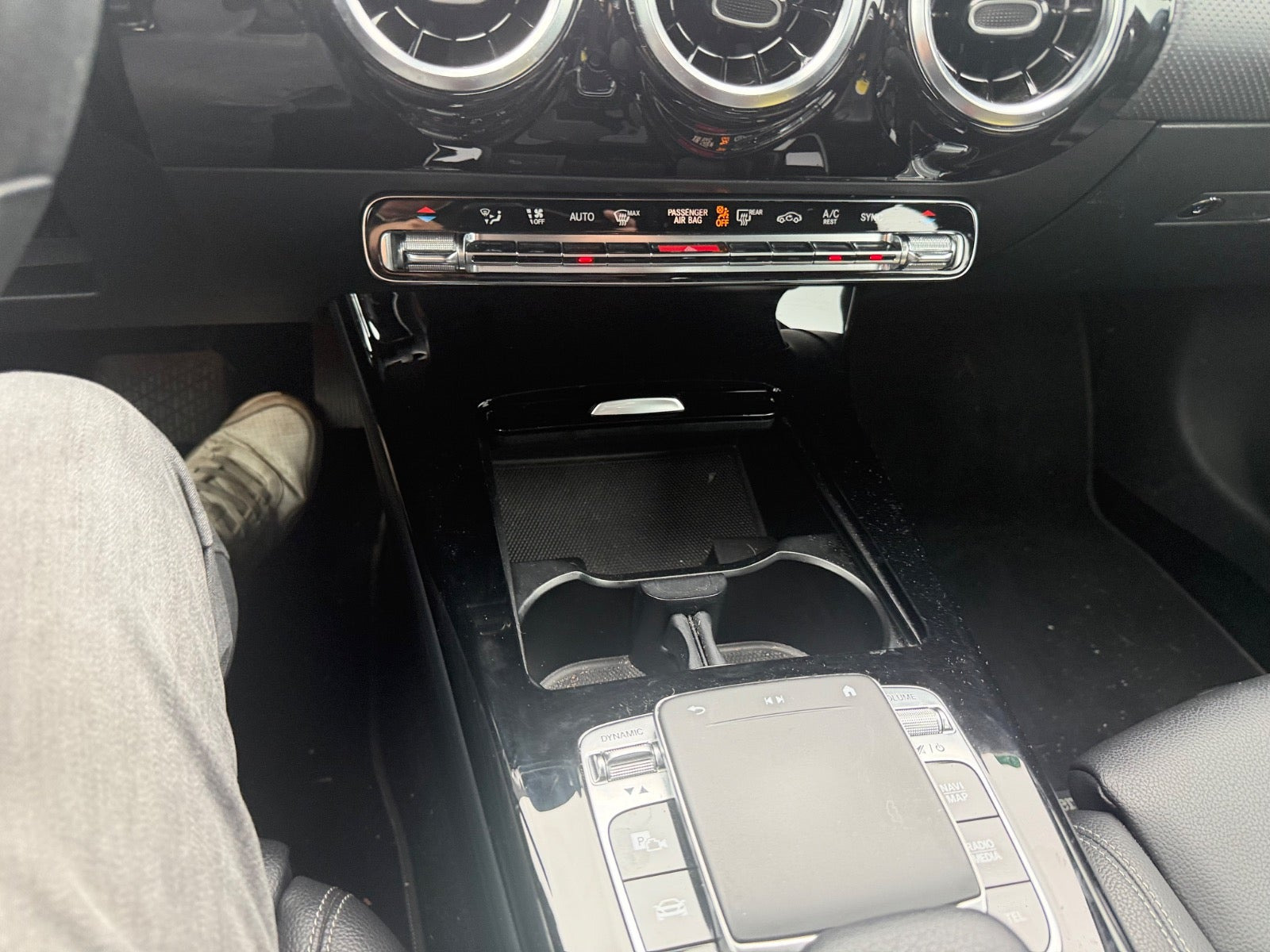 Grå Mercedes A180 d fra 2018
