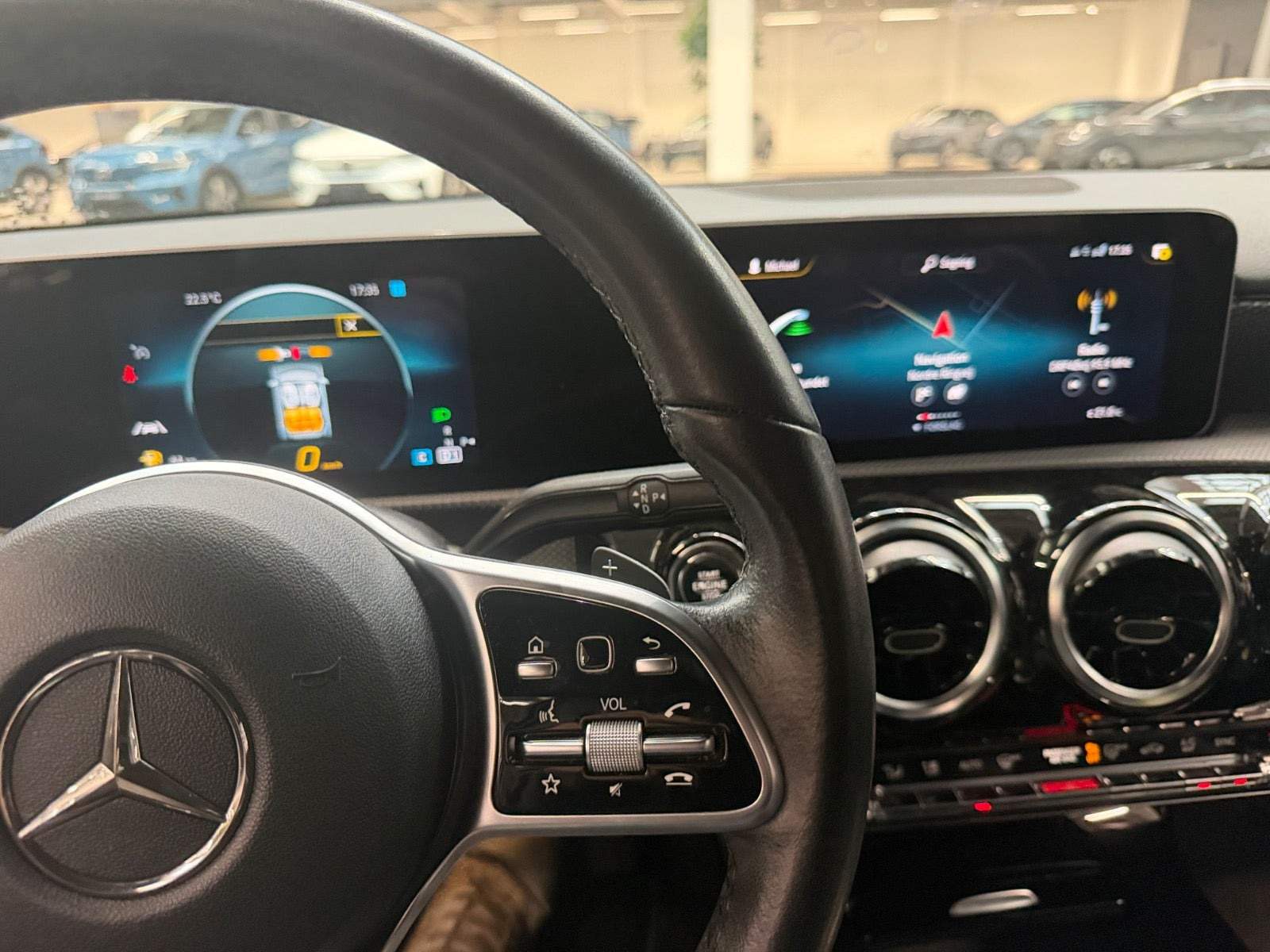 Grå Mercedes A180 d fra 2018
