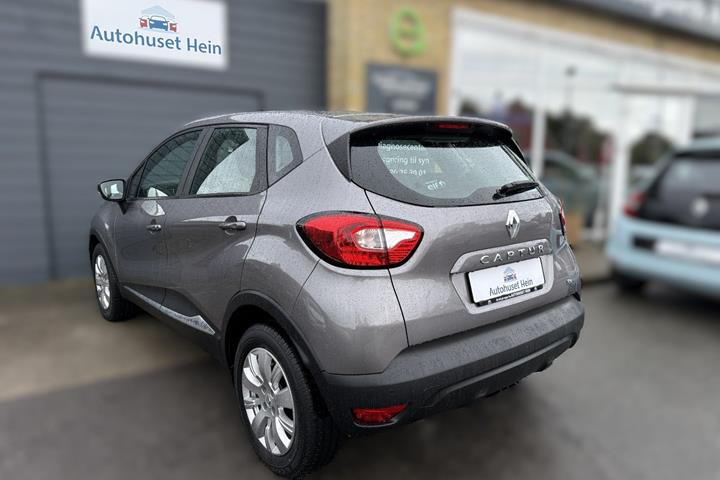 Grå Renault Captur fra 2016