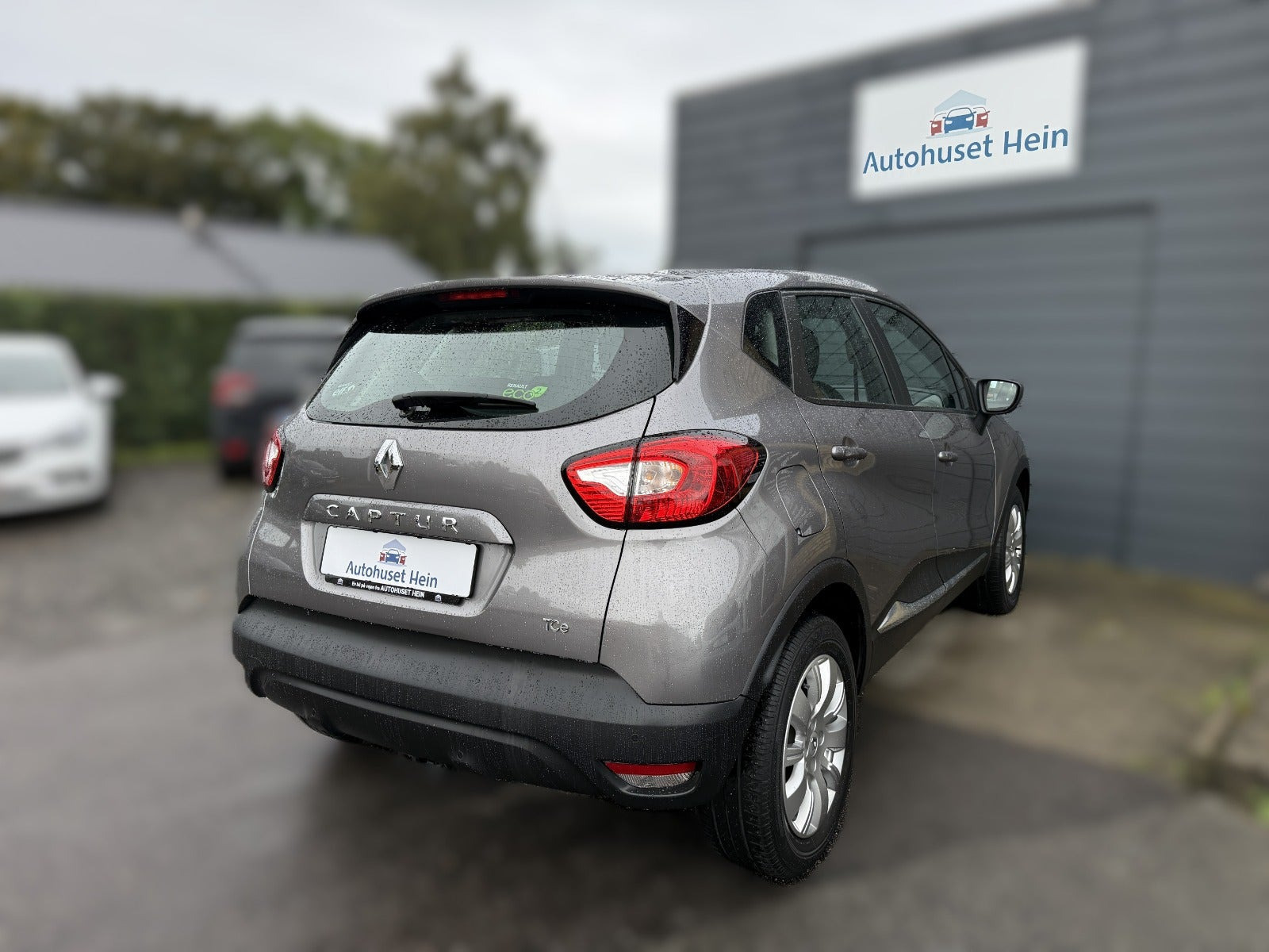 Grå Renault Captur fra 2016