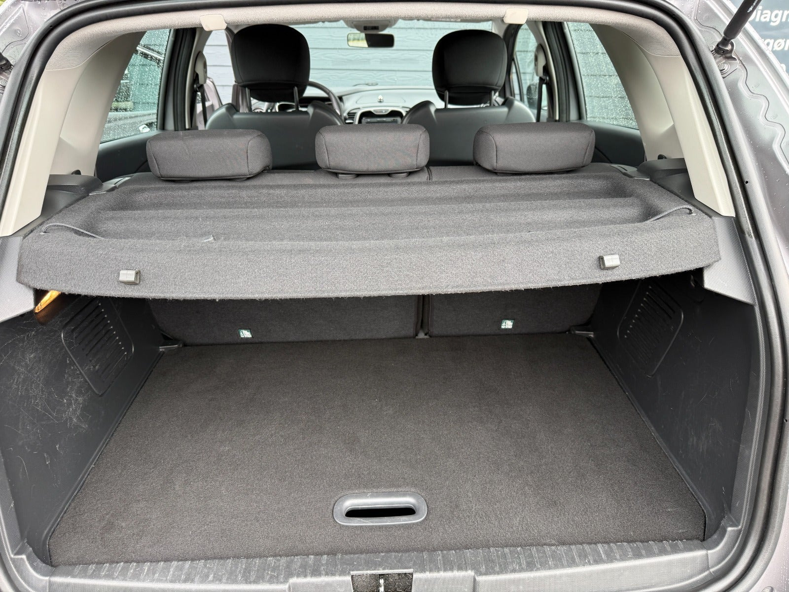 Grå Renault Captur fra 2016